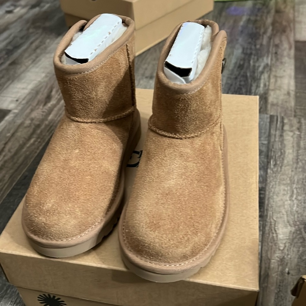 UGG Boots ~ ‼️SOLD‼️